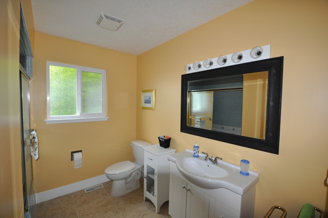bed and breakfast Colwood private bathroom