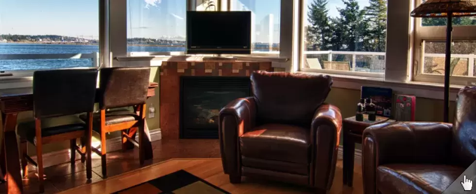 Honeymoon B&B corner suite 270° views, fireplace, cathedral ceiling